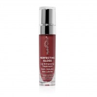 This sheer wine colored gloss adds a hint of colour and volumizes with peptides